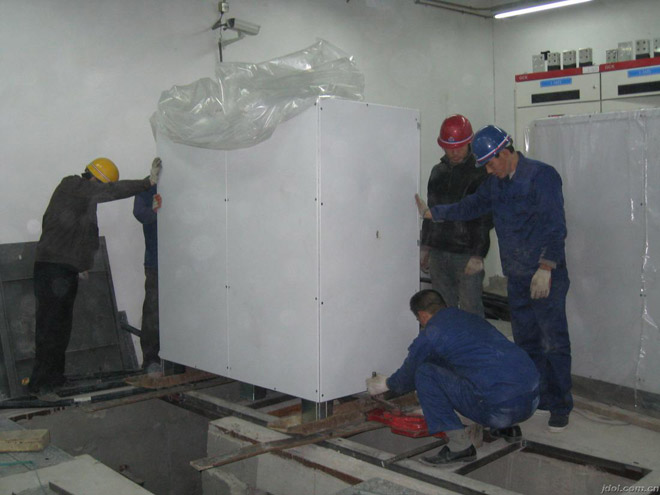 大型吊车叉车租赁,工厂搬迁,大型设备安装吊装移位,上楼下坑,搬运就位及150以上高空吊装