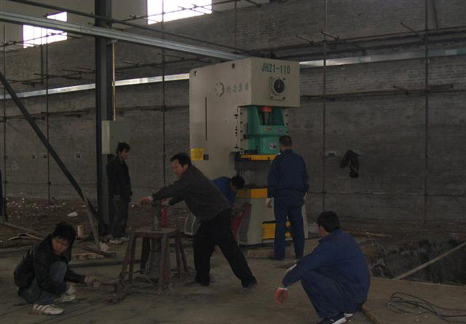 大型吊车叉车租赁,工厂搬迁,大型设备安装吊装移位,上楼下坑,搬运就位及150以上高空吊装